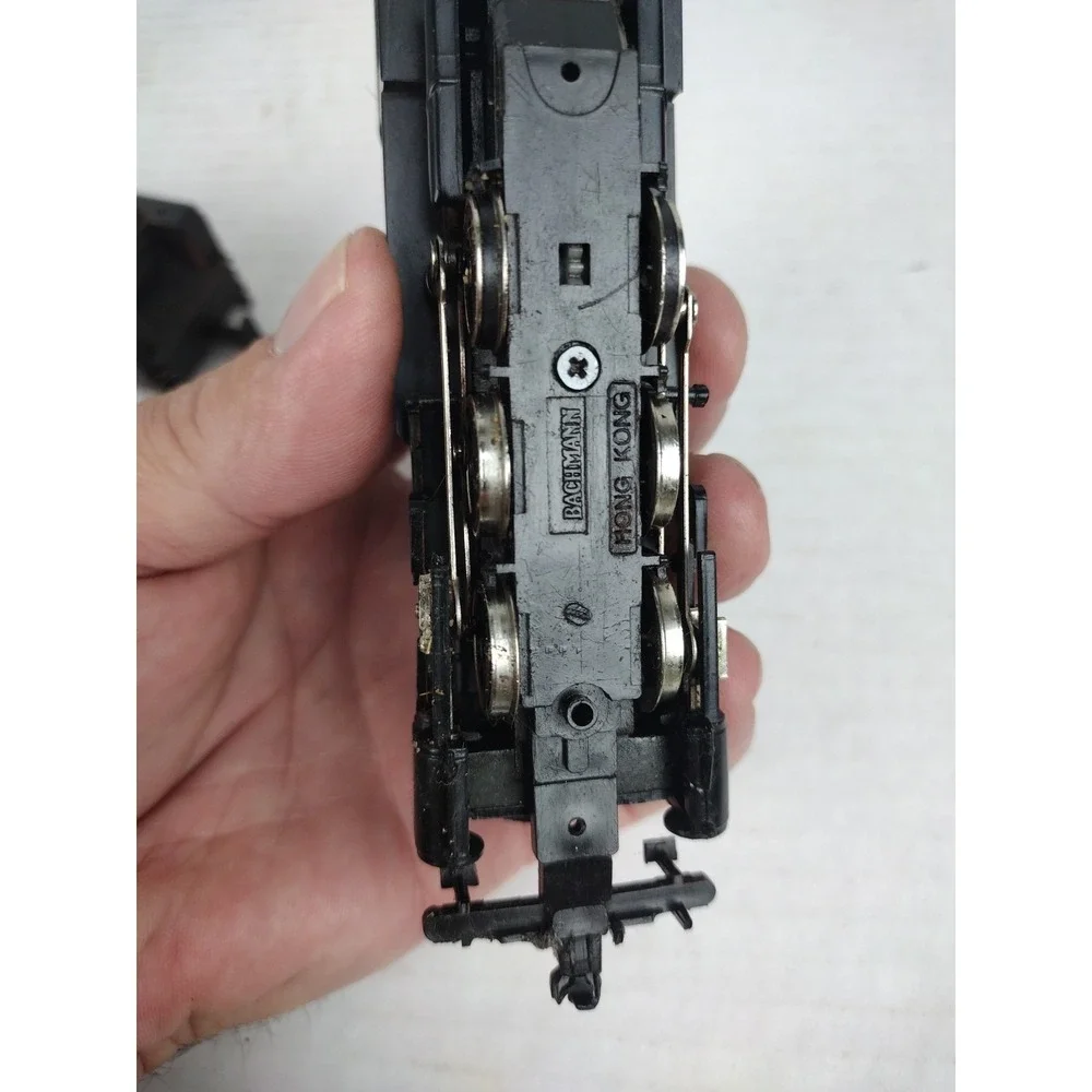 HO Bachmann AT&SF 0-6-0 Steam Locomotive Lighted and #2126 Tender